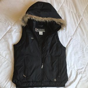 Columbia Black with fur hoodie lining vest jacket